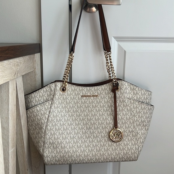 MK large jet set logo tote EUC - Picture 4 of 10